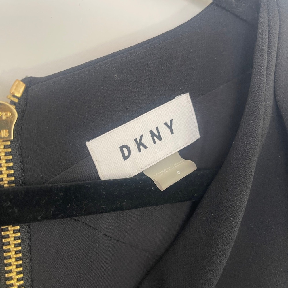 DKNY Women's Black Cap Sleeve Sheath Dress with Gold Belt & Zipper Detail Size 6 - Picture 5 of 9